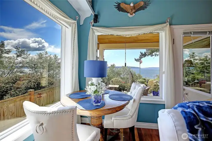 Cosy den with awesome views