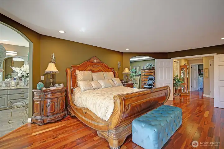 Over-size master suite