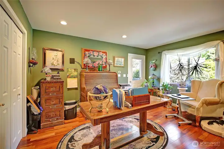 Third bedroom, currently used as an office