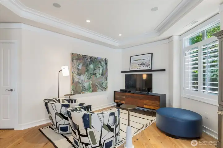 A second, more relaxed living space, perfect for unwinding with a favorite TV show, a good book, or an evening cocktail. A second, more relaxed living space, perfect for unwinding with a favorite TV show, a good book, or an evening cocktail.