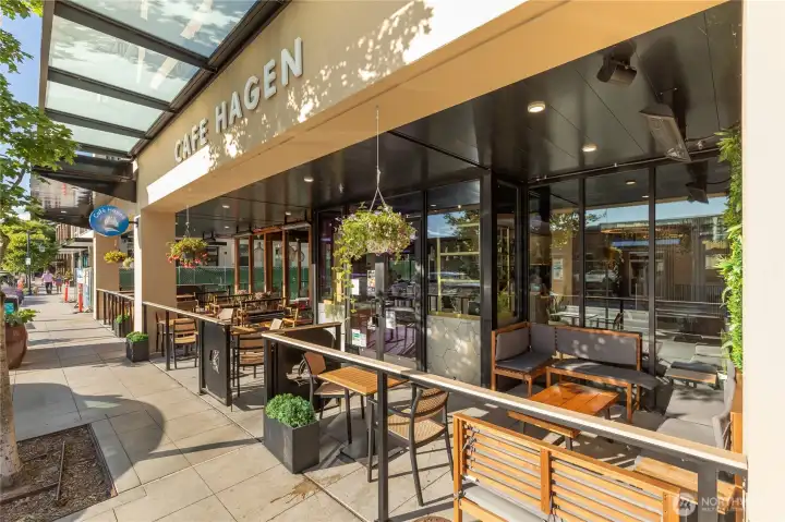 Ideally located just steps away from downtown Ideally located just steps away from downtown