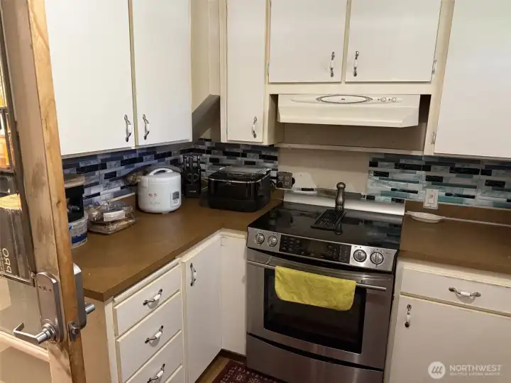 Kitchen, appliances stay Kitchen, appliances stay