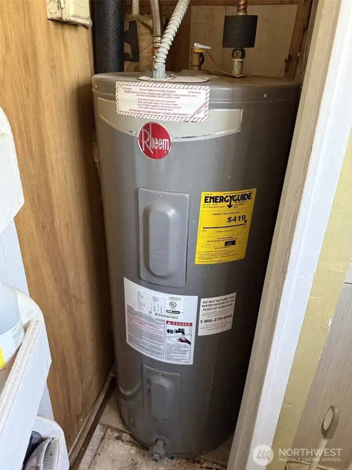Newer hot water tank (2023) Newer hot water tank (2023)