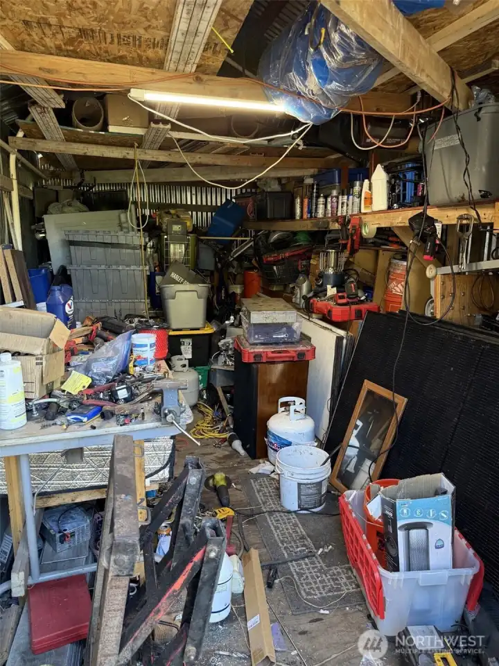 1 of 2 shop spaces (outbuilding) 1 of 2 shop spaces (outbuilding)
