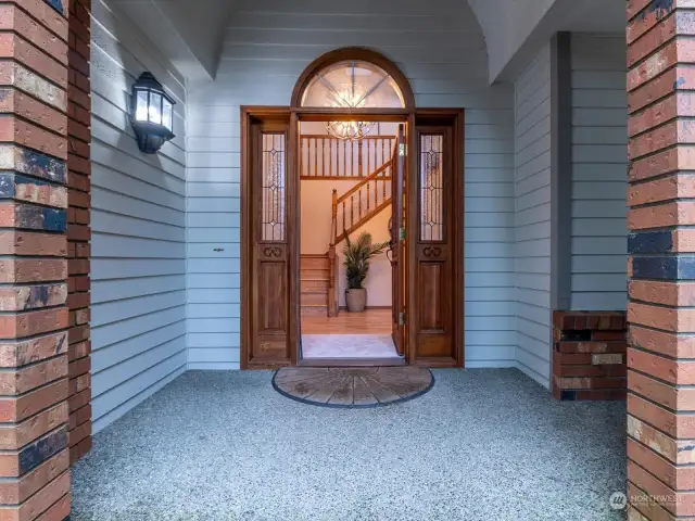 Grand entrance with half round above door and double light panels.