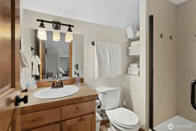 Additional bathroom in the flex space