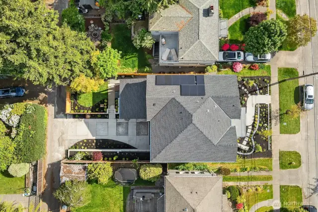 A Birds eye view of the property from 35th to the Alley.