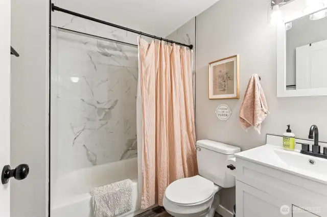Full Guest Bathroom Upstairs
