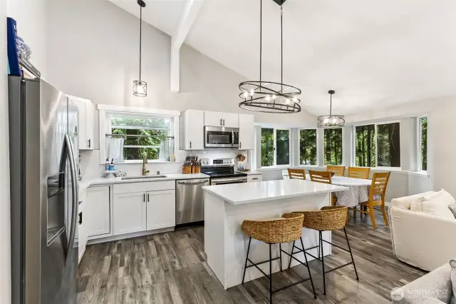 Kitchen & Dining