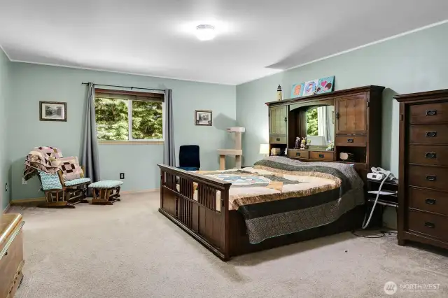 Spacious Primary Bedroom!
