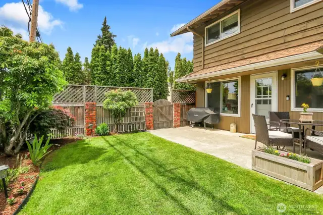 The perfect blend of garden charm and entertaining space, ideal for outdoor dinners or weekend planting.