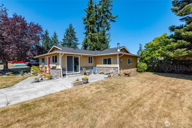Side yard has space for a garage or outbuilding. Buyer to verify dimensions etc...