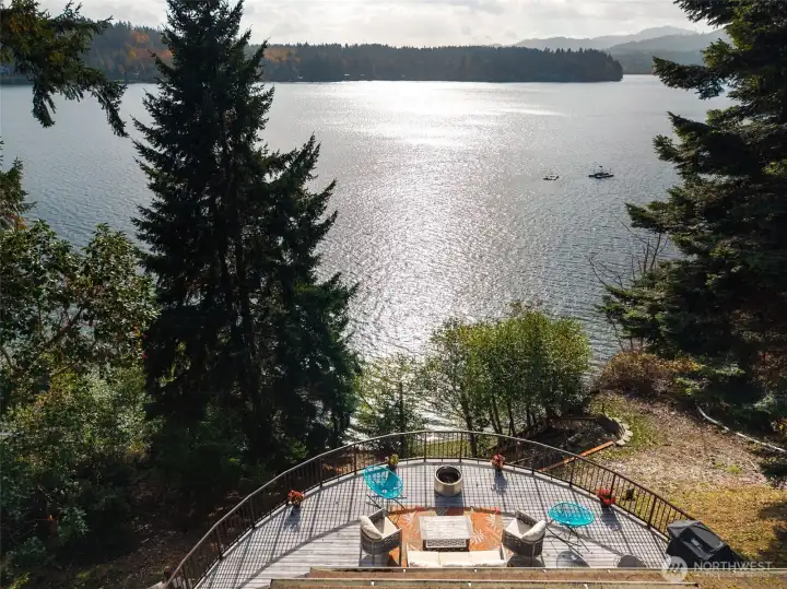 Eld inlet views await you this season where you can stroll down to the beach, enjoy expansive views from the deck, or stay cozy and merry indoors with walls of windows to watch the relaxing tides, all through the year.
