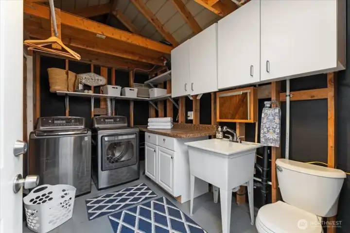 Laundry and half bathroom & AC