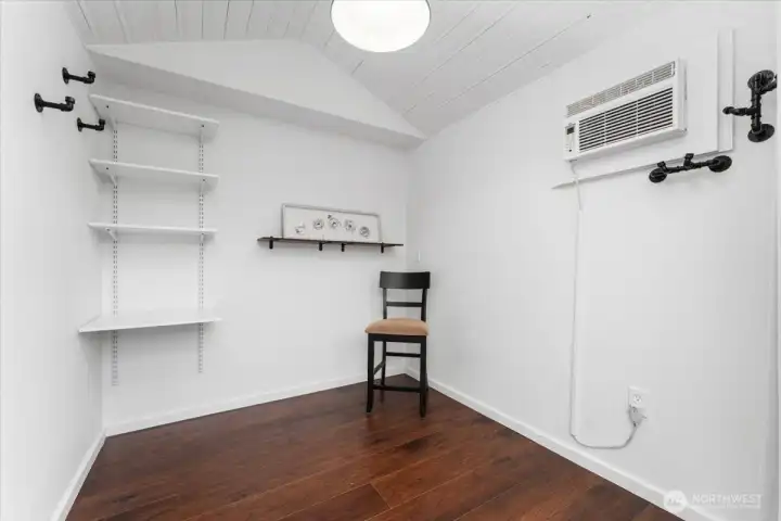 Studio with AC to keep cool in the summer