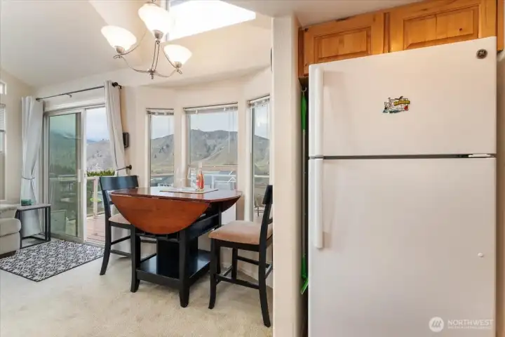 Dinging area overlooking the deck.