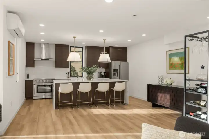 Spacious kitchen, ideal for entertaining!