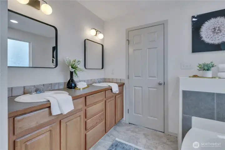 Ensuite bathroom to primary bedroom.