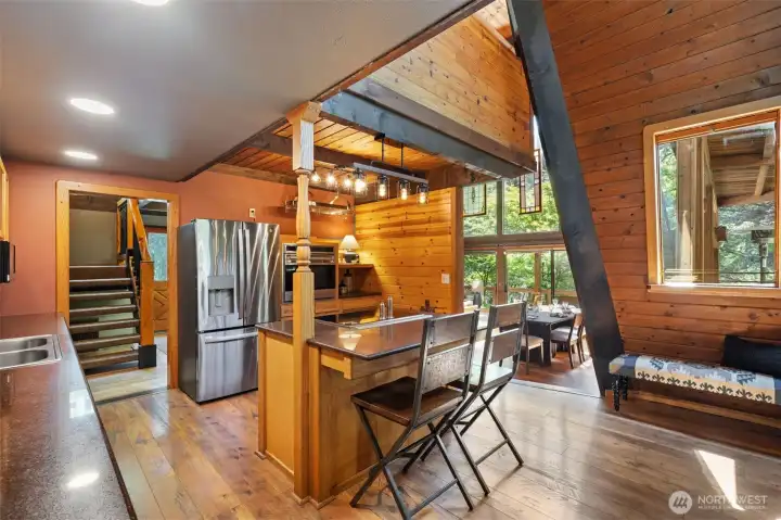 Kitchen Cabinets/Island