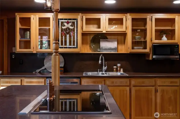 Kitchen Cabinets/Island
