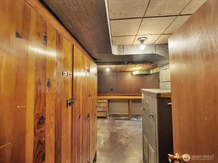 Come on in, what will build or work on in here?