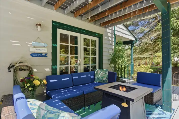 What a great space to relax and enjoy your morning, afternoon or evening!