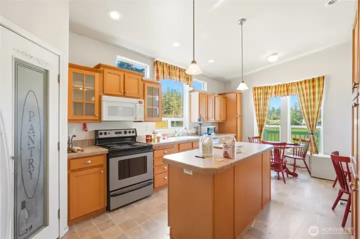 Kitchen w/ gas