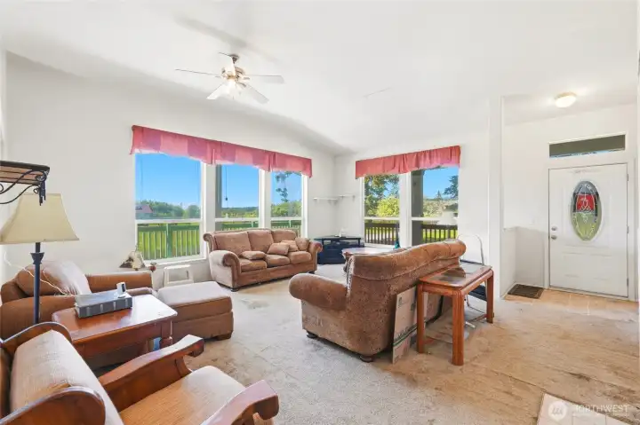 Big windows to let in lots of natural light