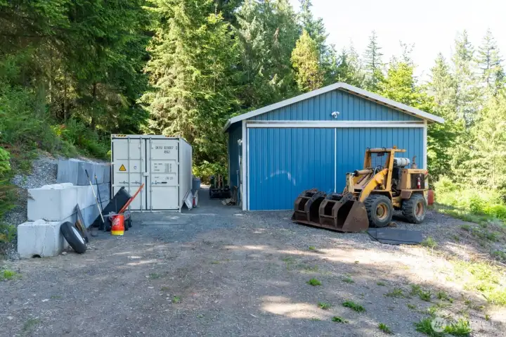 Detached shop and storage Detached shop and storage