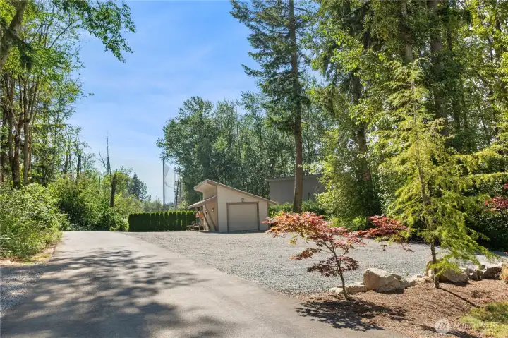 detached heated garage