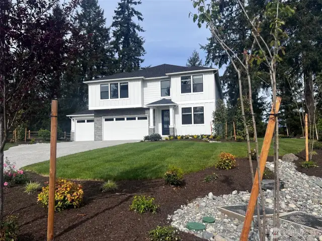 LOOK at the size of that yard!! Photos are for representational purposes only.  Colors and options may vary.