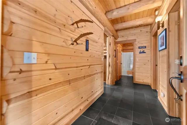 A mudroom that prepares the eye for the beauty beyond