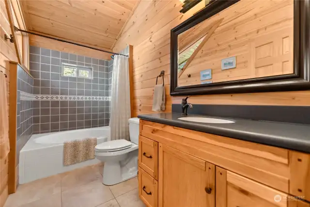 Tiled shower w mountain views!!