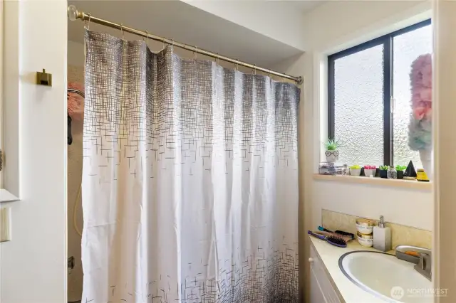 Full bath off the Primary bedroom