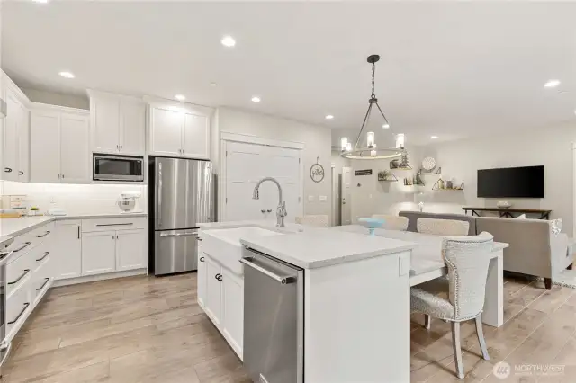 Large Kitchen with Built in Seating.