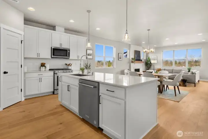 Photographs are for illustrative purposes only. Features, finishes, interior/exterior colors, landscaping and floorplan shown may vary from actual homes built.