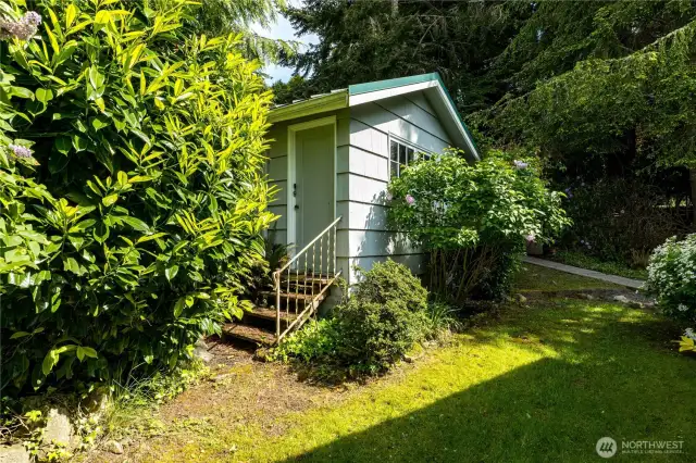 Detached garage