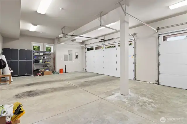 Oversized 3-car garage
