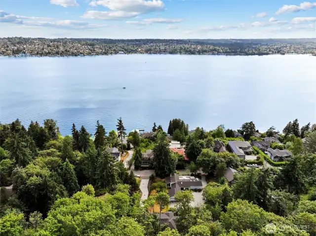 Experience the finest that the Northwest has to offer with the ever-changing vistas of the sparkling waters of Lake Washington!