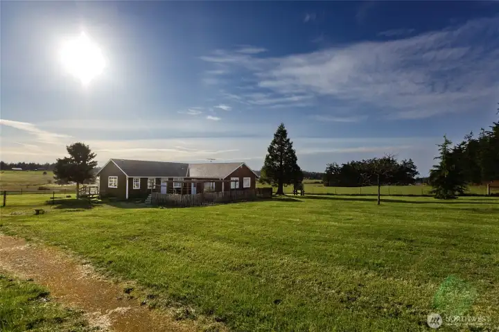 Ground level entry, single level home, vacant and ready for you!