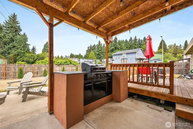 Covered patio, built-in outdoor kitchen means you can entertain all year long!