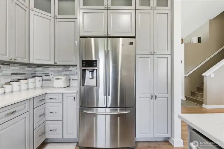 Stainless steel appliances, eye-catching backsplash, and excellent storage