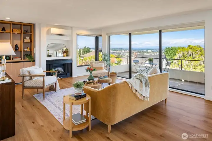 ahhhh!! Floor to ceiling windows embrace the entire living/dining/kitchen spaces
