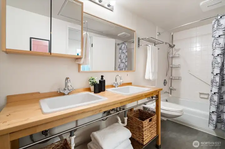 2nd of 2 well-appointed bathrooms