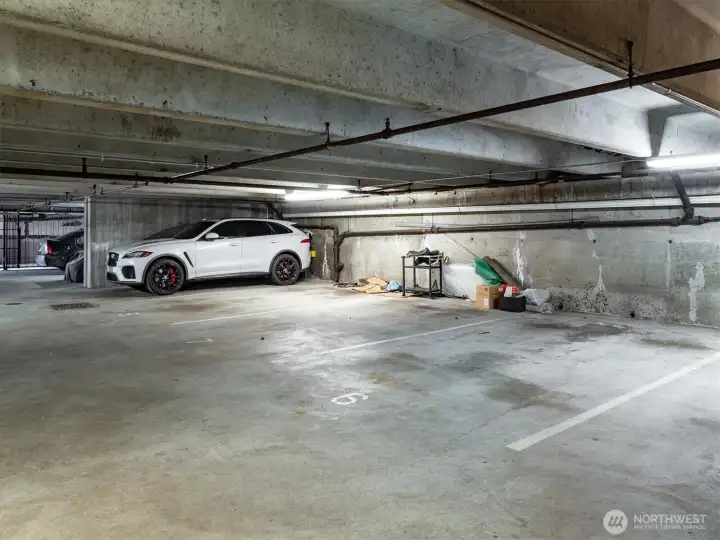 The 2 parking spots are very spacious