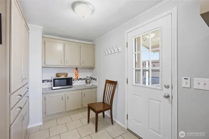 lots of cabinet storage