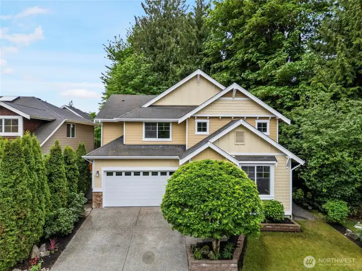 Serenity + convenience, just minutes from Alderwood Mall & access to I-405/I-5.