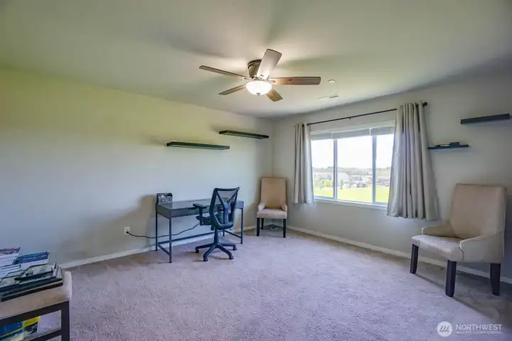 Large bonus room on upper floor Large bonus room on upper floor