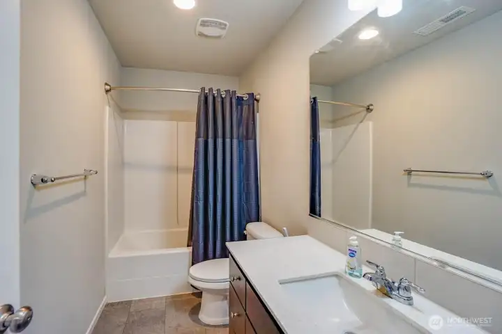 Secondary full bath on upper floor Secondary full bath on upper floor