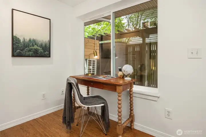 Flexible office/bedroom with exterior access